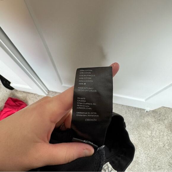 Free People Maggie Distressed Black Wash Denim Button Fly Crop Jeans Size 26 - Picture 7 of 7